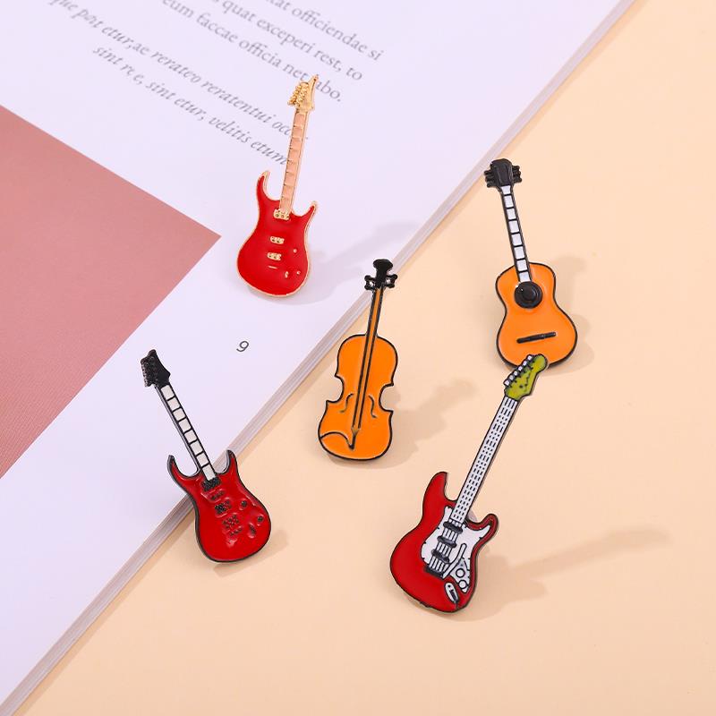Musical Instruments Cartoon - Pins Custom Basgitaar Broches Muziekinstrument Revers